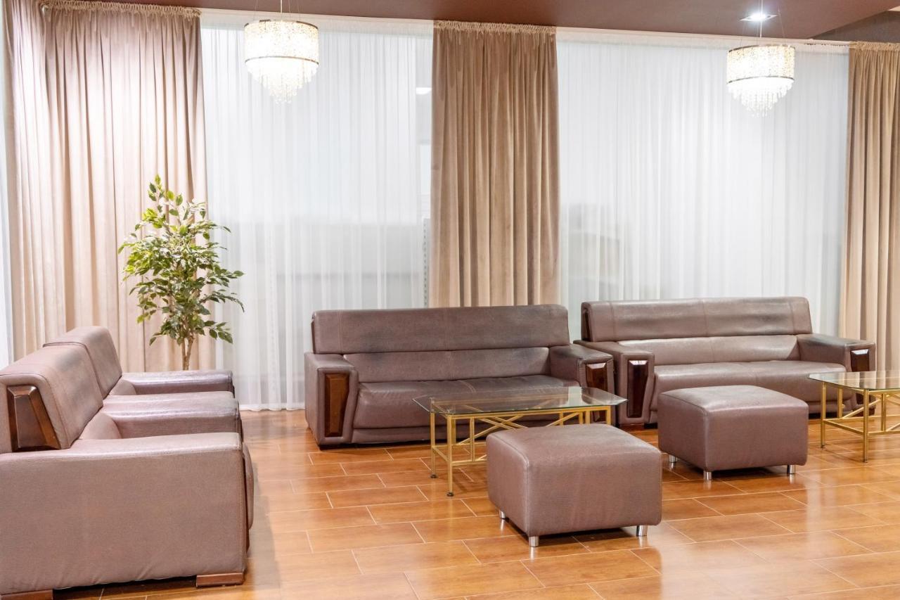 Azamat Hotel Astana Bagian luar foto