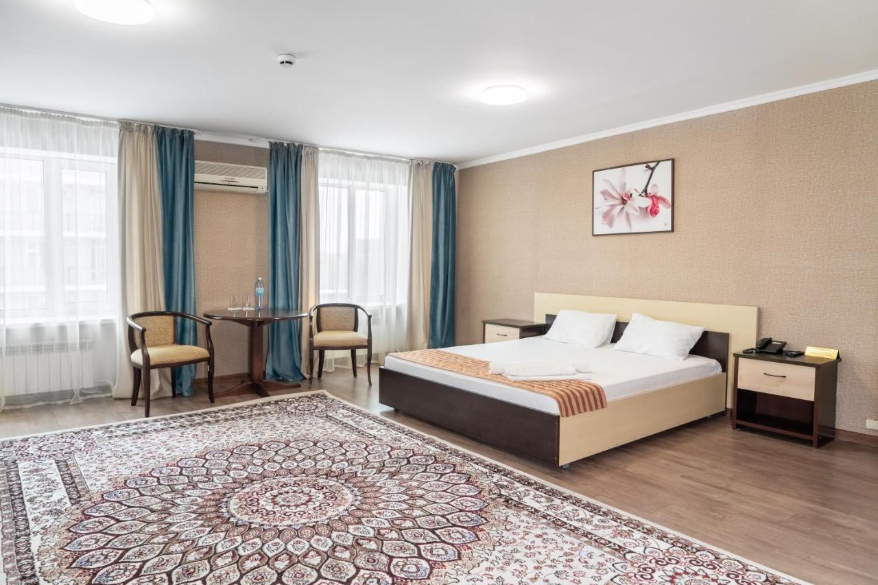Azamat Hotel Astana Bagian luar foto