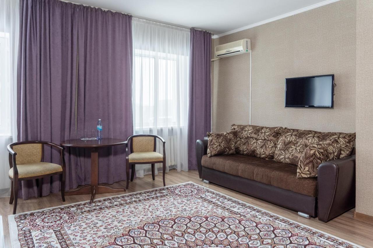 Azamat Hotel Astana Bagian luar foto