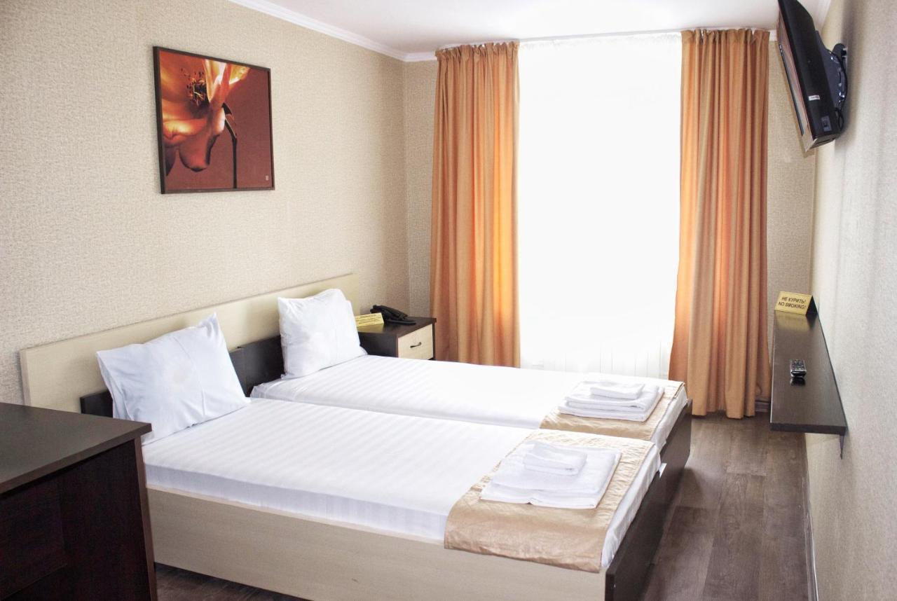 Azamat Hotel Astana Bagian luar foto